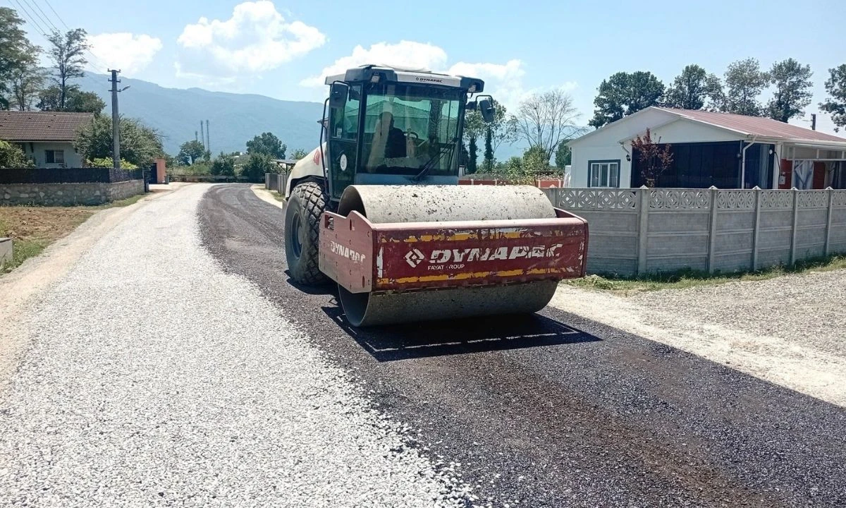 K&uuml;&ccedil;&uuml;kahmetler K&ouml;y&uuml;'nde Sathi Kaplama &Ccedil;alışmaları Tamamlandı