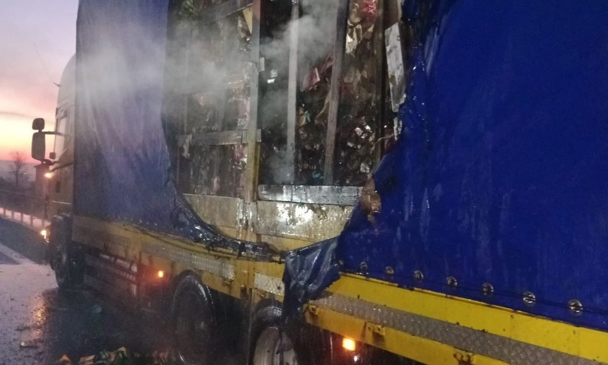 Kuruyemiş Taşıyan Tırda Çıkan Yangın