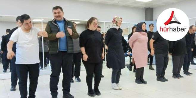 Kusursuz Kafenin kusursız çalışanları provada