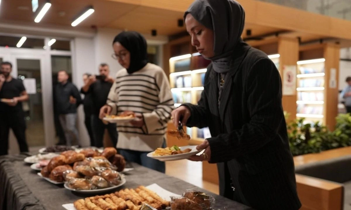 K&uuml;t&uuml;phanelerde &ouml;ğrencilere sahur ikramı yapıldı