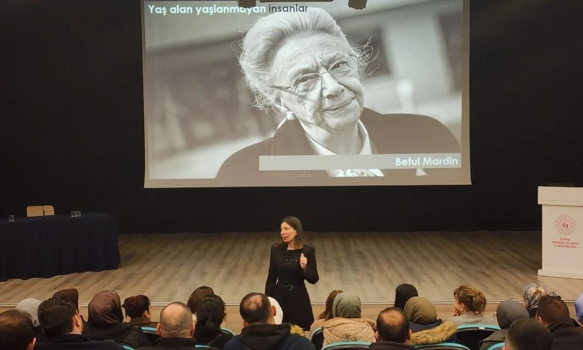 Mesleki hizmet i&ccedil;i eğitimler s&uuml;r&uuml;yor