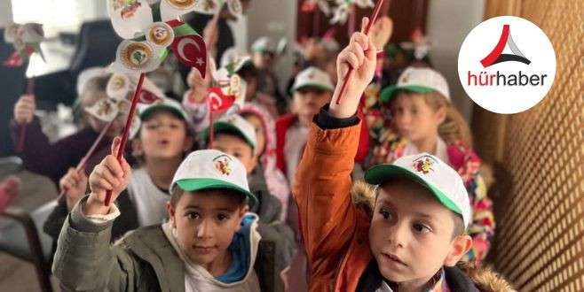 Minikler öğrencilere ağaç sevgisi