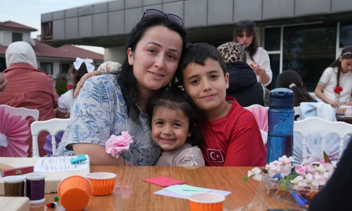 Miniklerden Annelerine Duygulandıran S&uuml;rpriz