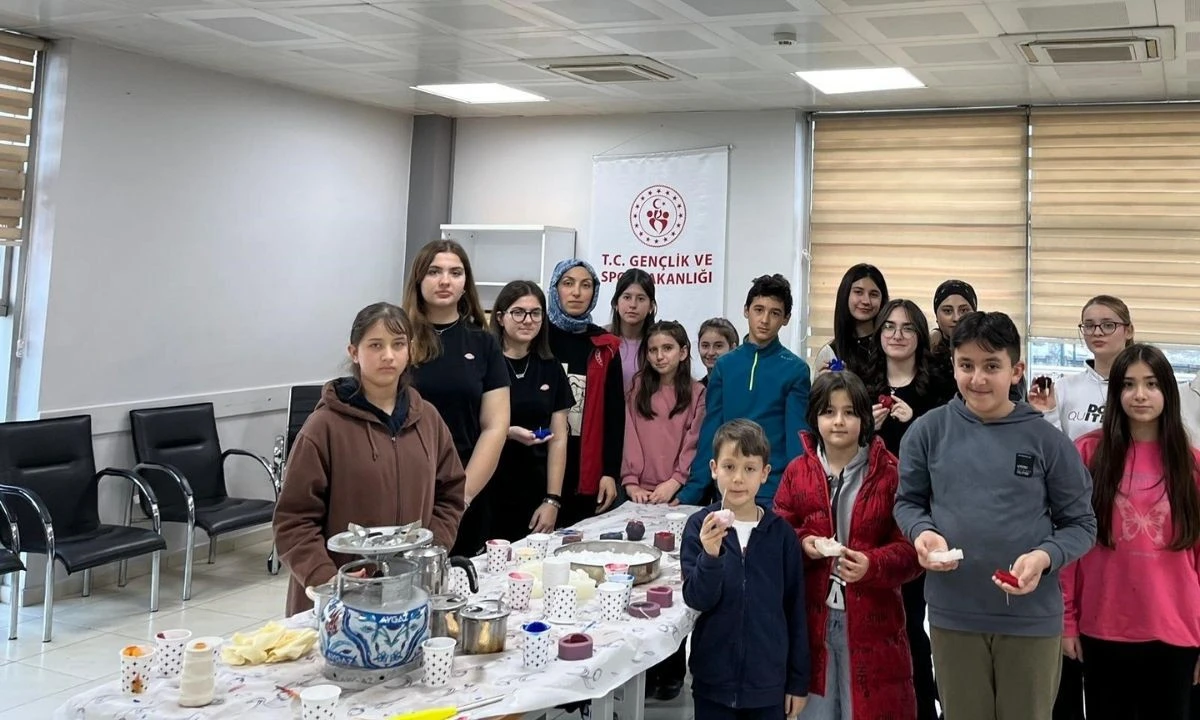 Mum At&ouml;lyesi Gen&ccedil;lik Kış Kul&uuml;b&uuml;'nde İlgi G&ouml;rd&uuml;