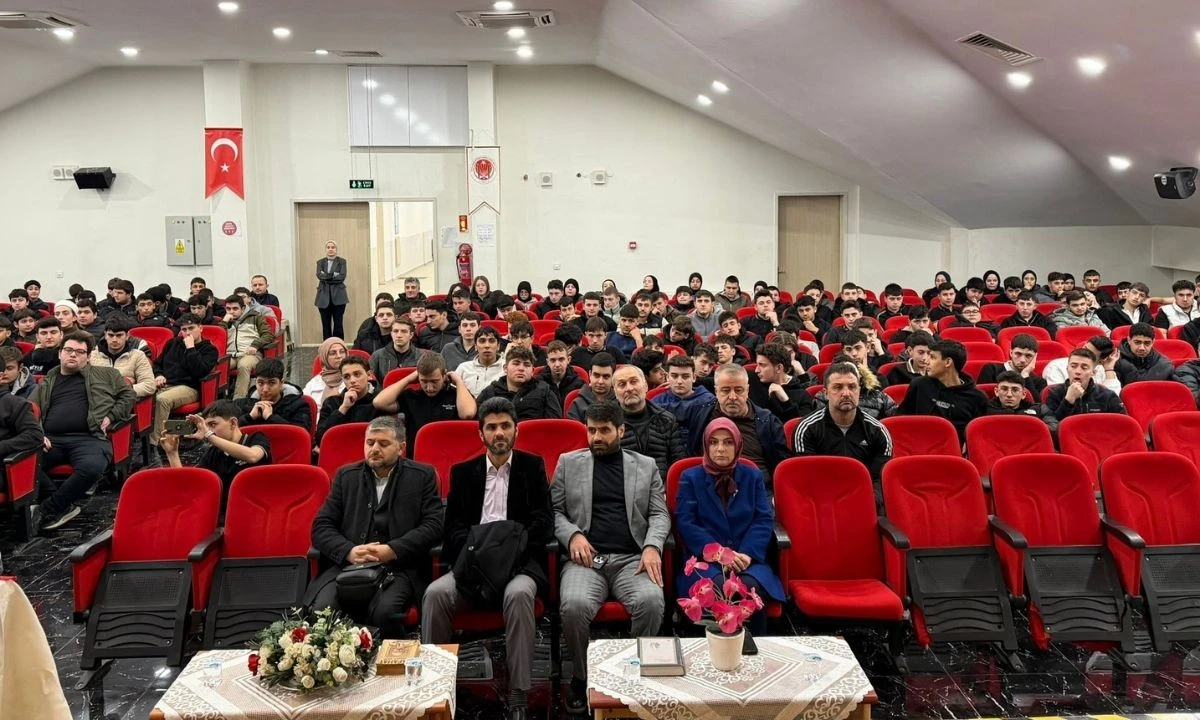 &Ouml;ğrencilerden Akif Ersoy Edebi Kişilik Panel