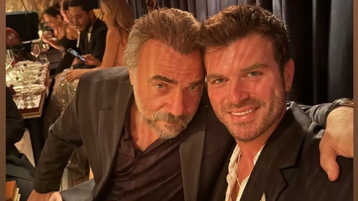 Oktay Kaynarca ve Kıvanç Tatlıtuğ'dan düğün selfiesi