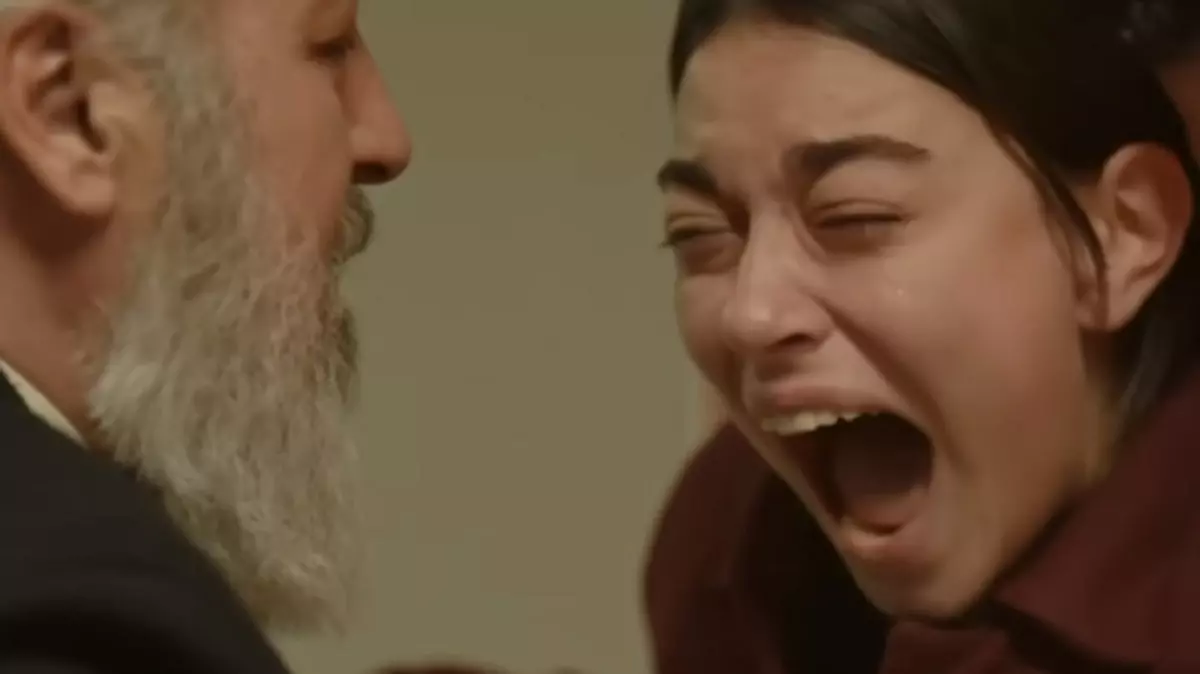 &Ouml;mer'de Yaman &ouml;ld&uuml;, Emine'nin performansı sosyal medyaya damga vurdu
