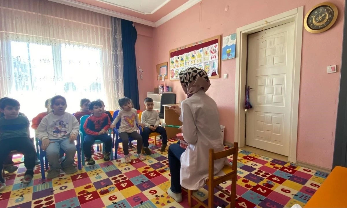 Ramazanda Dikmeli K&ouml;y&uuml;'nde Temizlik Eğitimi