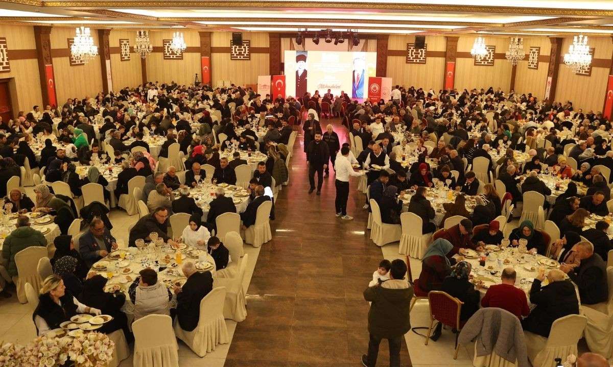 Şehit aileleri ve gazilerle iftar yaptı! 