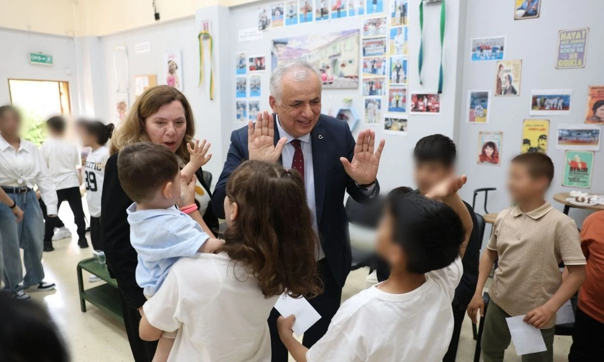 Şevket Cinbir&rsquo;den &Ccedil;ocuk Evleri Sitesi&rsquo;ne Bayram Ziyareti