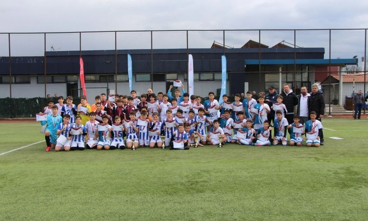 Şıralık'ta Bilgi Ortaokulu Şampiyon Oldu