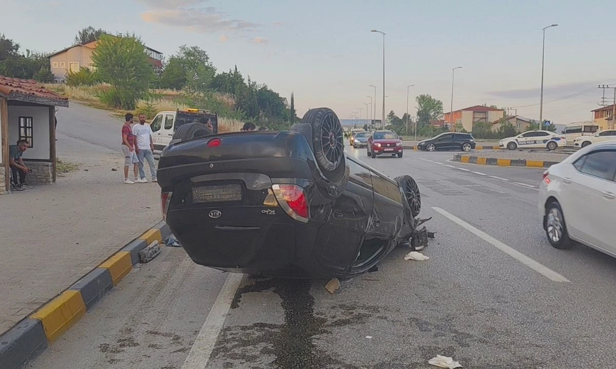 Takla atan otomobilde 3 kişi yaralandı