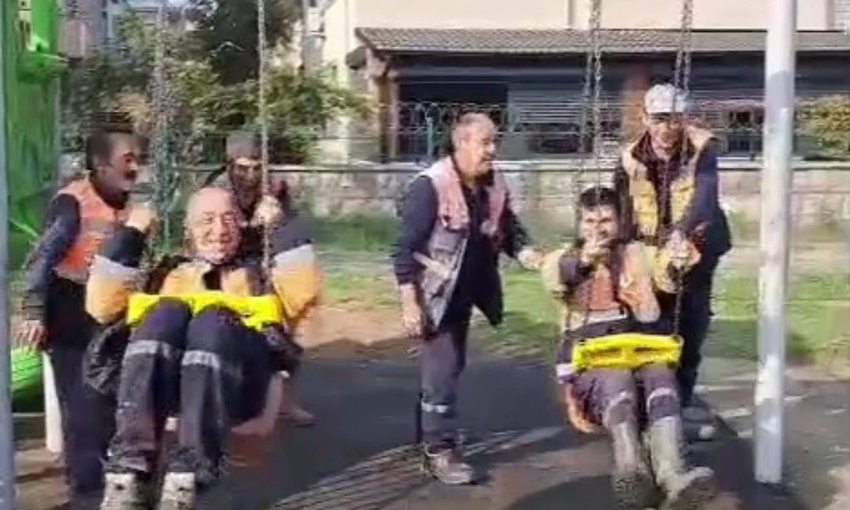  Temizlik işçilerinin salıncak keyfi
