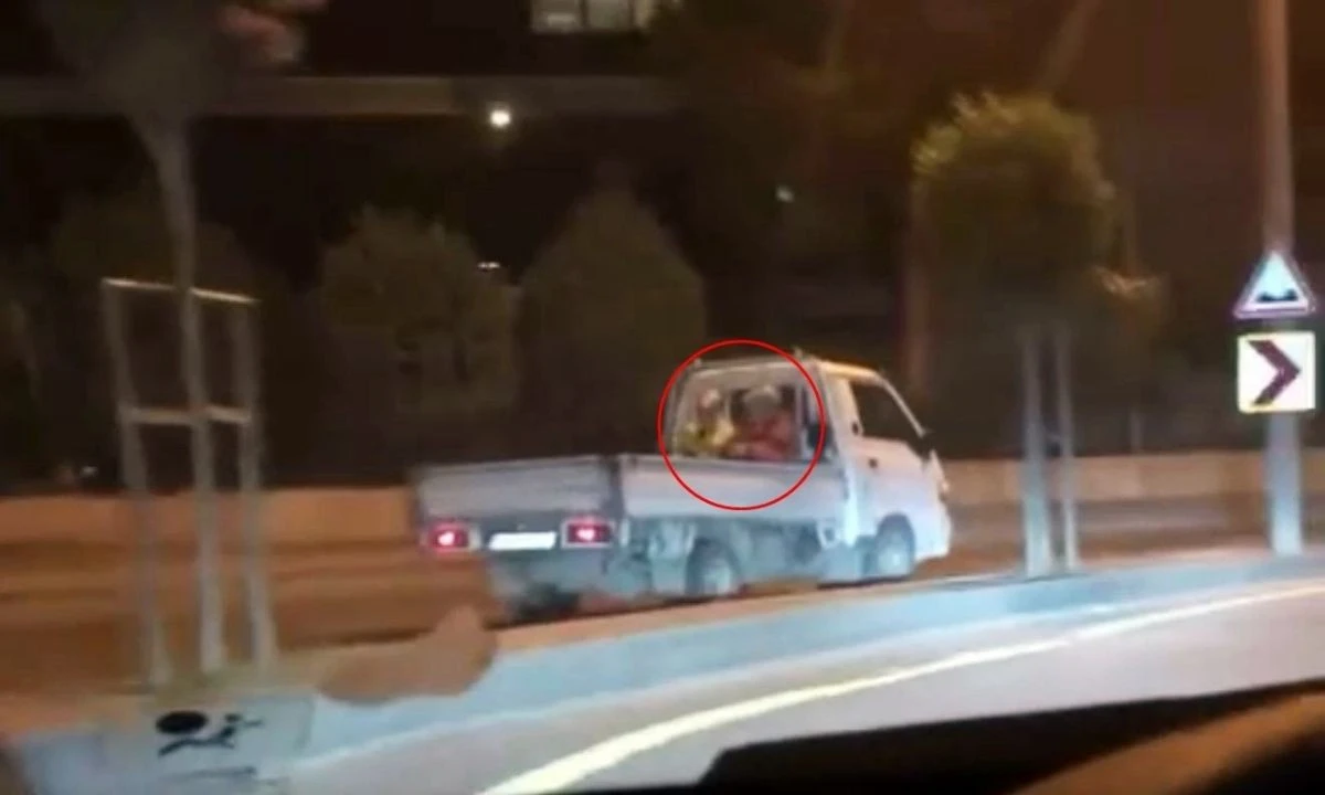 Ters şeride girdiği yetmedi bir de kasasında yolcu taşıdı