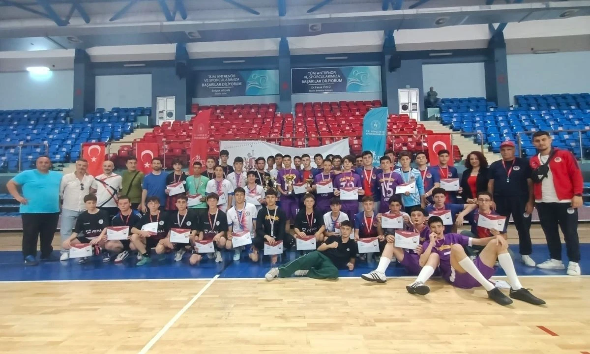 Turgut Özal Lisesi Futsal Şampiyonu Oldu