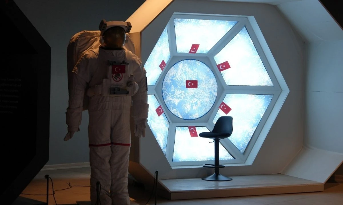 Ufkun Ötesinde Sergisi Düzce Bilim Merkezi'nde