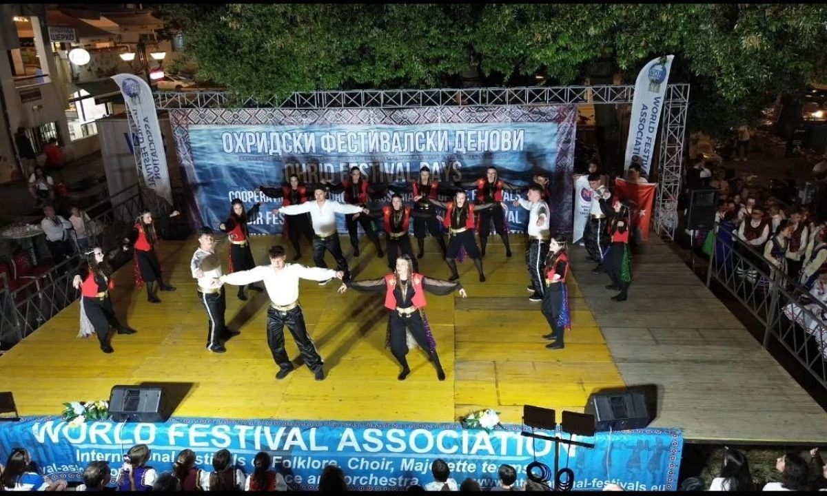 Uluslararası Dans Festivali'ne katıldı.