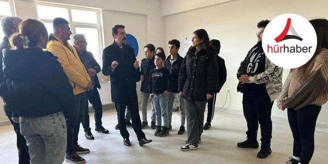 &Uuml;niversiteli &ouml;ğrencilerden k&uuml;t&uuml;phane