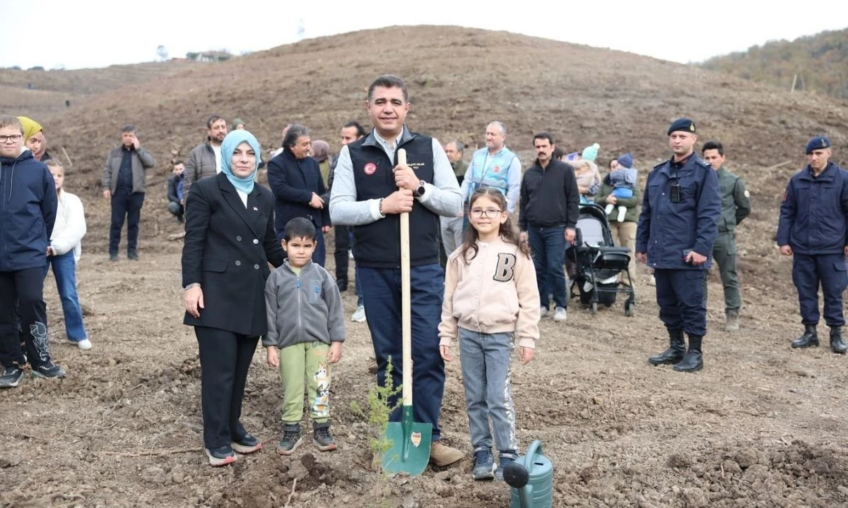 Vali Aslan Katıldı: Düzce Hatıra Ormanı Etkinliği