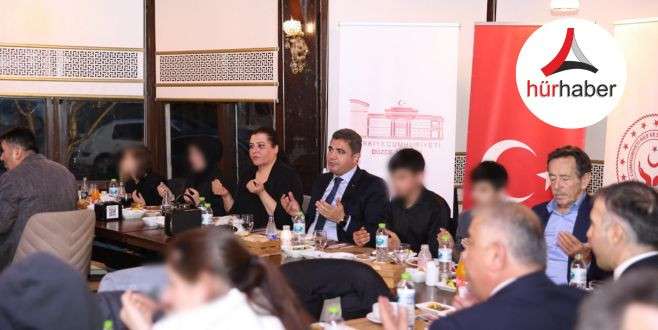 Vali Aslan sevgi evlerinde kalan çocuklarla iftar yaptı