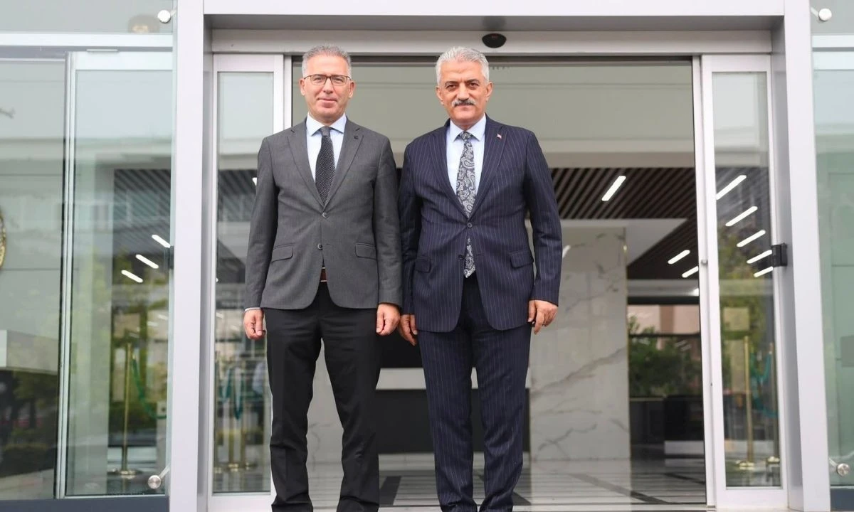 Vali Makas'tan D&uuml;zce Cumhuriyet Başsavcısı &Uuml;nalan'a hayırlı olsun ziyareti