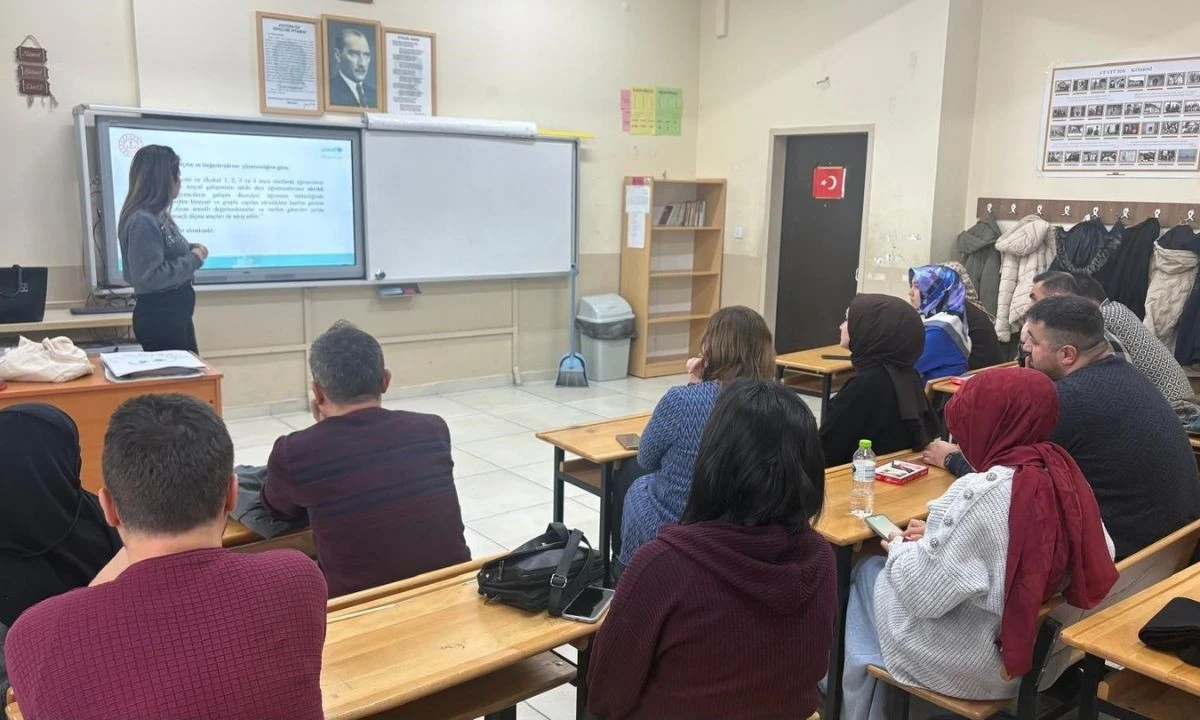 Veliler Sıralarda: Bi&ccedil;imlendirici Değerlendirme D&uuml;zce