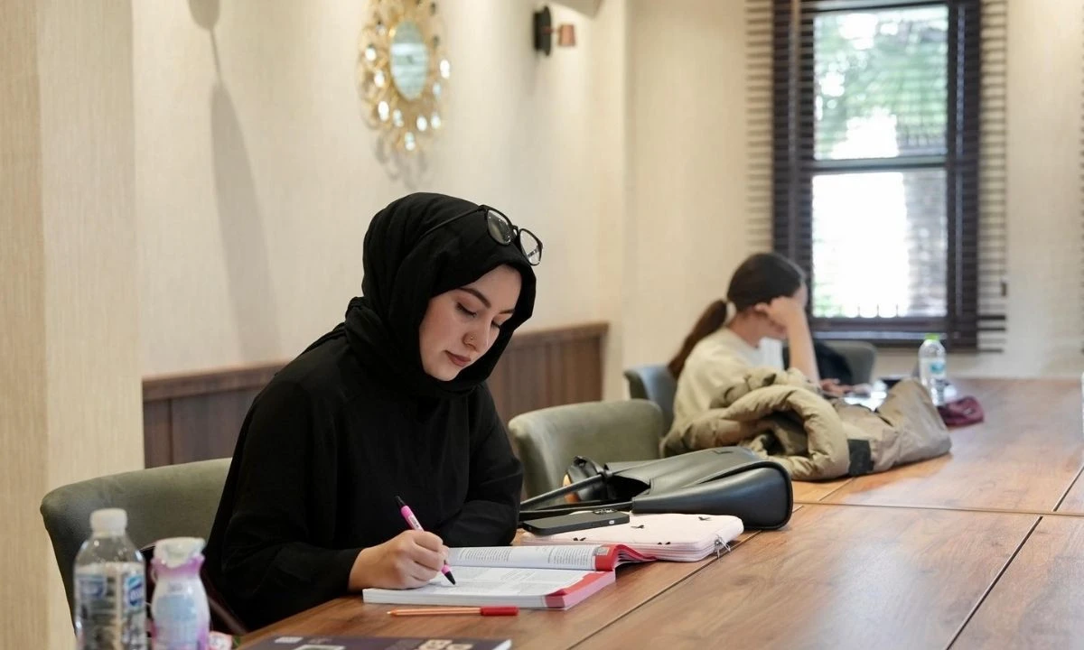 Yahya Kemal Kitap K&ouml;şk&uuml; &Ouml;ğrencilerden Yoğun İlgi