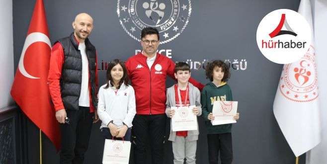 Yazıcı’dan başarılı sporculara ödül