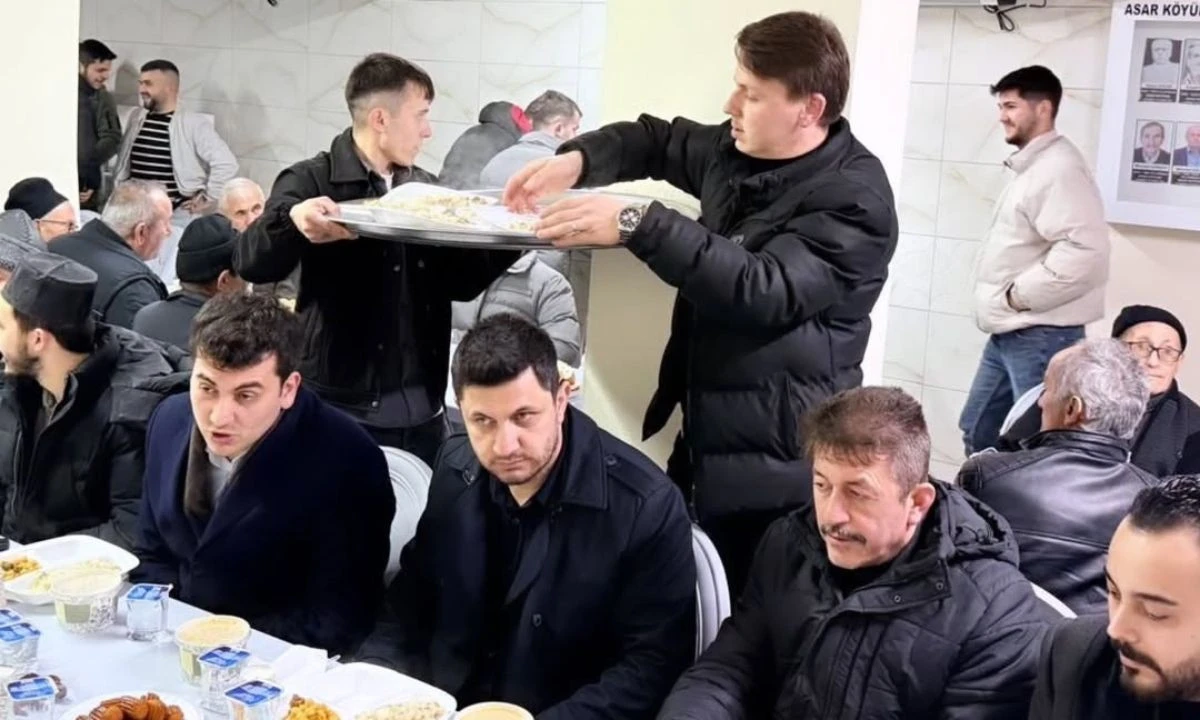 Yığılca Belediye Başkanı Selami Savaş Asar K&ouml;y&uuml;&rsquo;nde İftar Sofrasında Vatandaşlarla Buluştu