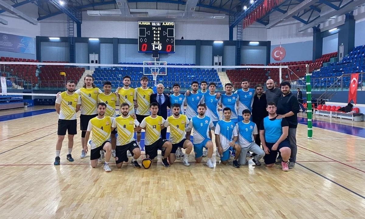 Yurtlig Erkek Voleybol Turnuvası Düzce'de Sürüyor