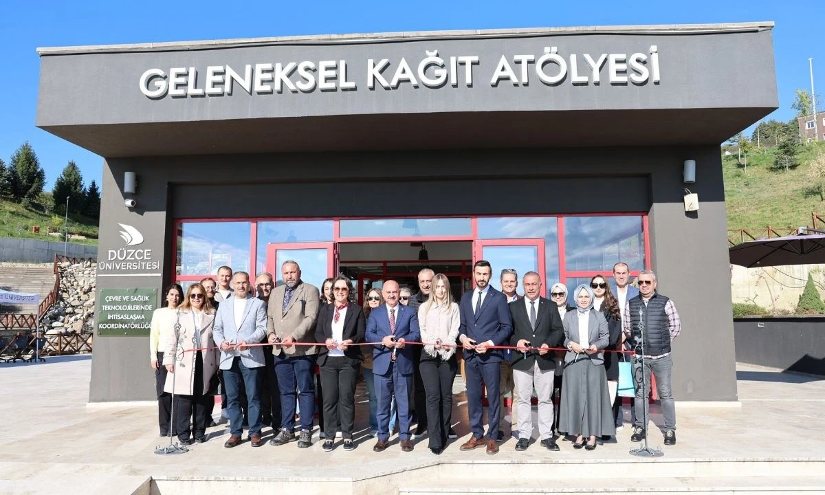 Yusuf Parlak Botanik Çiçekler Kağıt Sergisi