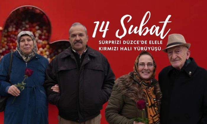 D&uuml;zce Belediyesi kırmızı halı serdi &ccedil;iftler &ouml;nce şaşırdı, sonra ele ele y&uuml;r&uuml;d&uuml;