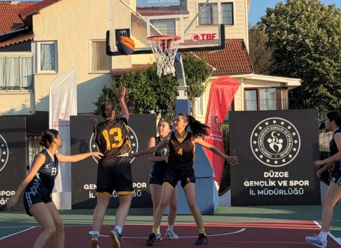 22 İlden 132 Sporcu Ak&ccedil;akoca'da Buluştu! Şampiyonlar Kupasını Aldı