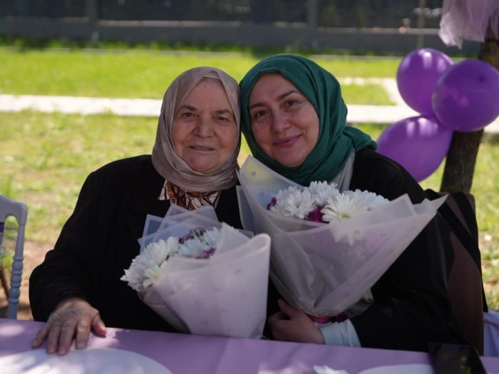 Alzheimer merkezi&rsquo;nde anneler g&uuml;n&uuml; etkinliği