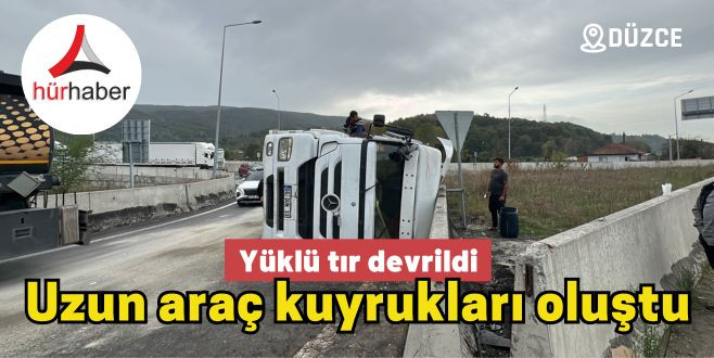 Kaynaşlı gişeler mevkiinde MDF yüklü tır devrildi