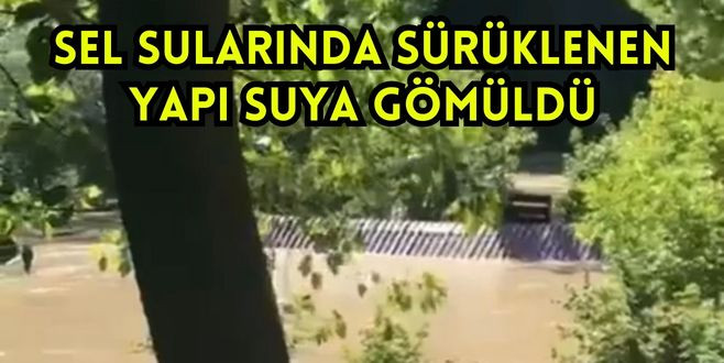 Sel Sularında Sürüklenen Yapı Suya Gömüldü