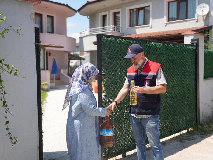 D&Uuml;ZCE'DE HEM &Ccedil;EVREYİ KORUYOR, HEM DE AİLE B&Uuml;T&Ccedil;ESİNE KATKI SAĞLIYORLAR