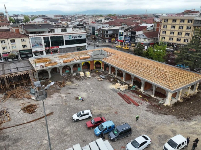 Cedidiye Kent Meydanı&rsquo;nda 51 D&uuml;kkanlık Projede Kritik Aşama
