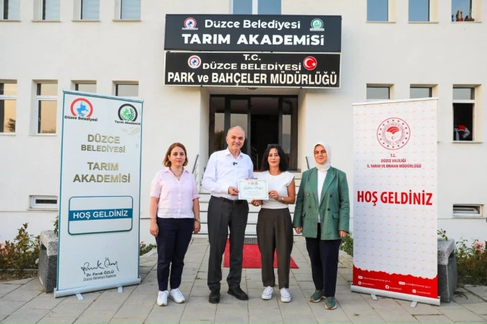 D&uuml;zce'de İlk Siyez Hasadı Yapıldı, 75 Kursiyer Belgelerini Aldı