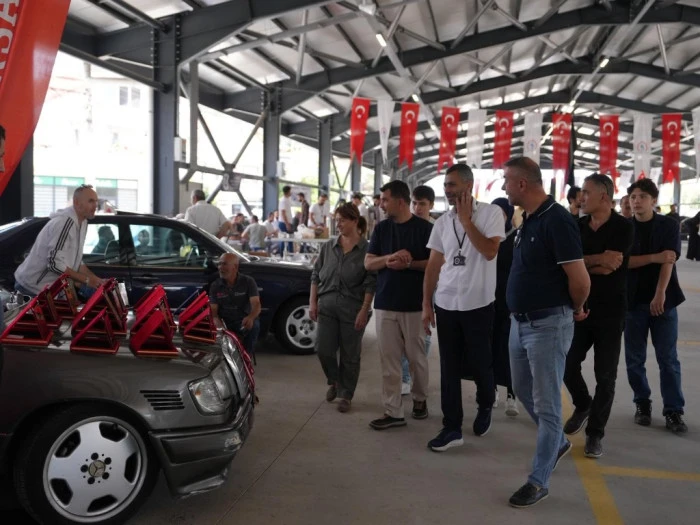 MERCEDES BULUŞMASINDA 200 ARA&Ccedil; SERGİLENDİ