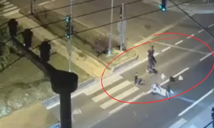 D&uuml;zce'de Motosikletlerin &ccedil;arpışma anı kameralara yansıdı