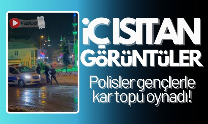Polisler gençlerle kar topu oynadı! 