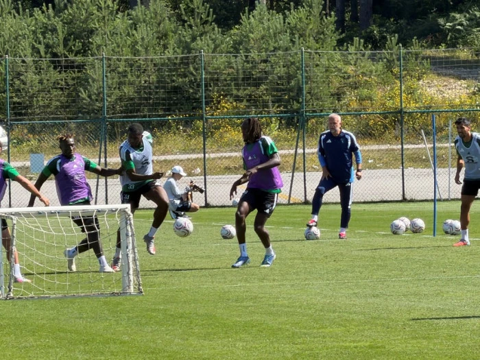 Sel&ccedil;uk İnan y&ouml;netimindeki Kocaelispor, D&uuml;zce'de yeni sezona hazırlanıyor