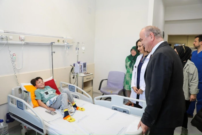 Başkan &ouml;zl&uuml;, l&ouml;semi hastası miniği yalnız bırakmadı