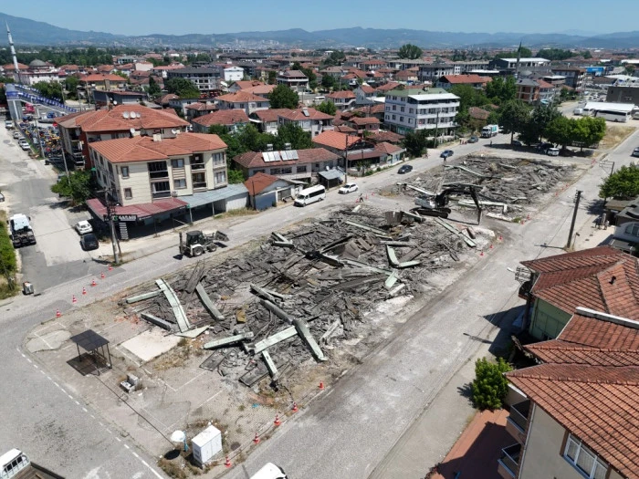 "Bir Deprem Olsaydı Yerle Bir Olurdu"
